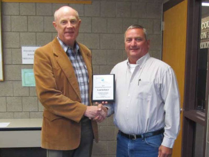 Chuck Clanton (left) accepting award from Dakota County Soil and Water Conservation District Board Chair Joe Meyers (right) 